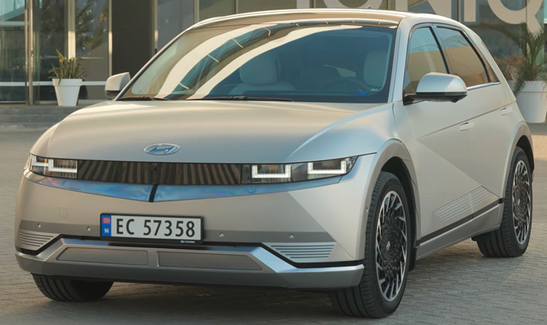 O Ioniq tem 4,47 metros de comprimento