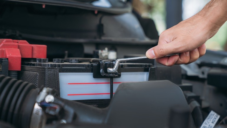 A frequência com que é necessário trocar a bateria do carro pode variar