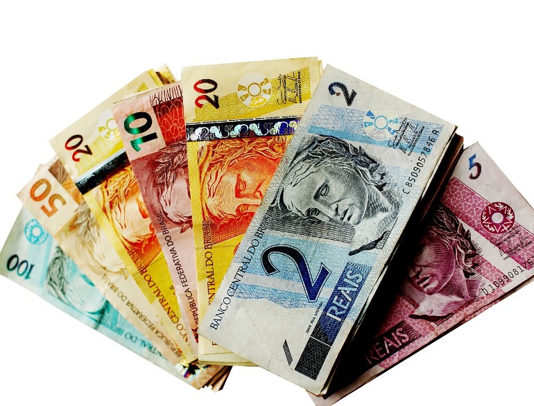 O real continua tendo seu poder de compra corroído