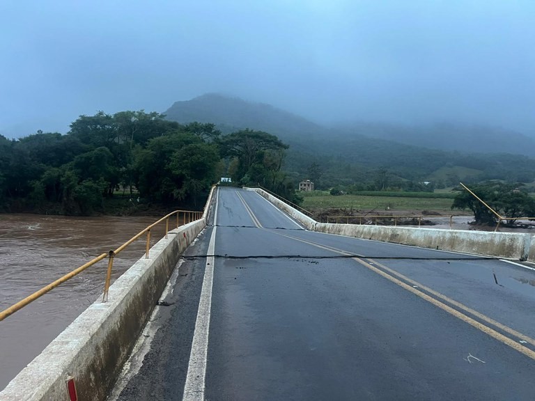 A ponte sobre o rio Caí, na BR-116/RS