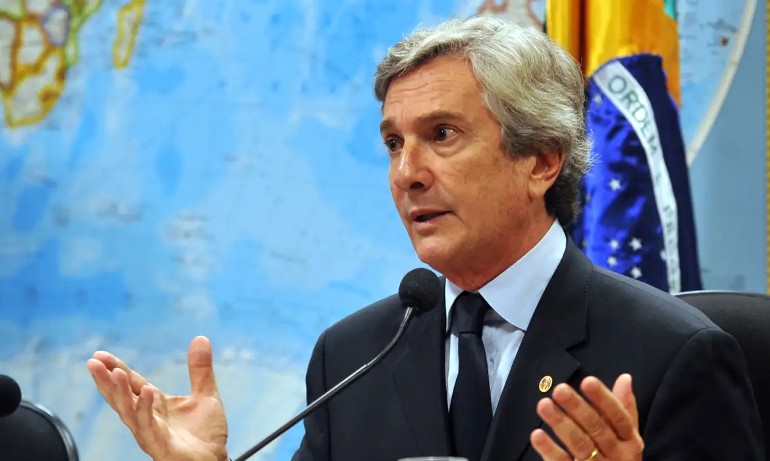 Collor: corrupção passiva e lavagem de dinheiro