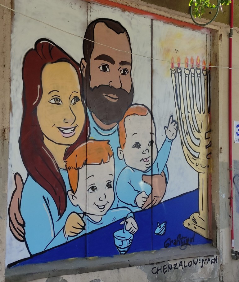 Shiri, Ariel e Kfir retornam em caixões