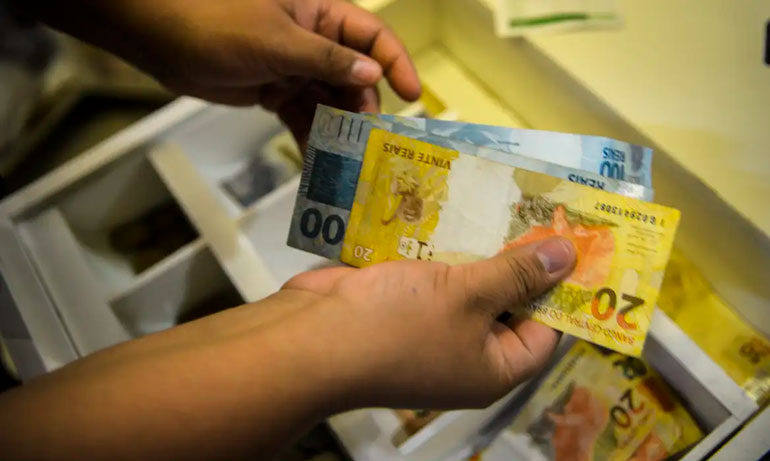 Atualmente, o salário mínimo está em R$ 1.518