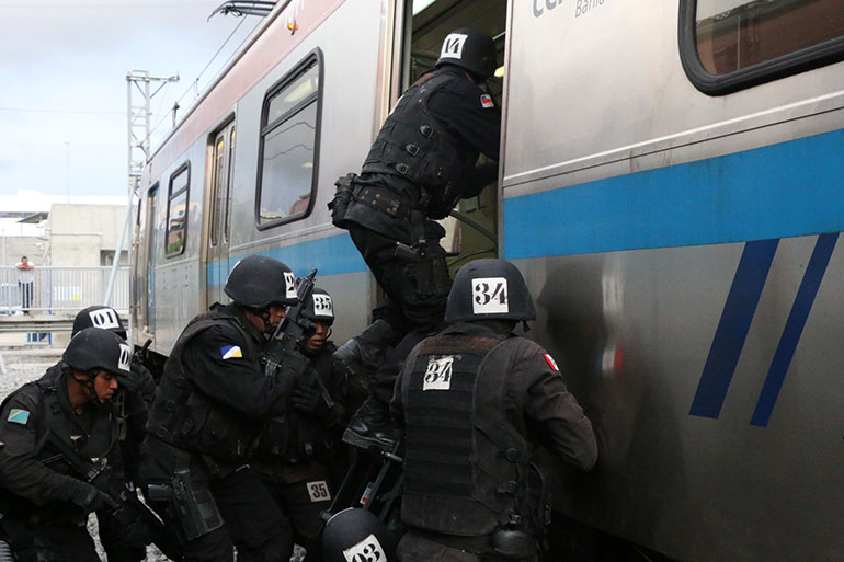 Bope Simula Invasão Do Metrô