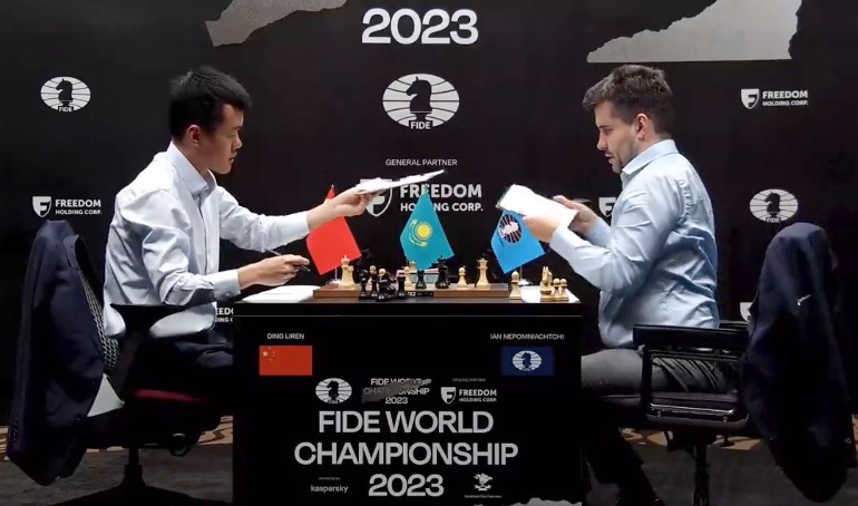 Ding Liren O Campeão Mundial De Xadrez Reinante Na Grande Turnê De Xadrez  De 2023 Clássico De Xadrez Vs Ian Nepomniachtchi Foto de Stock Editorial -  Imagem de bucareste, jogo: 277562233