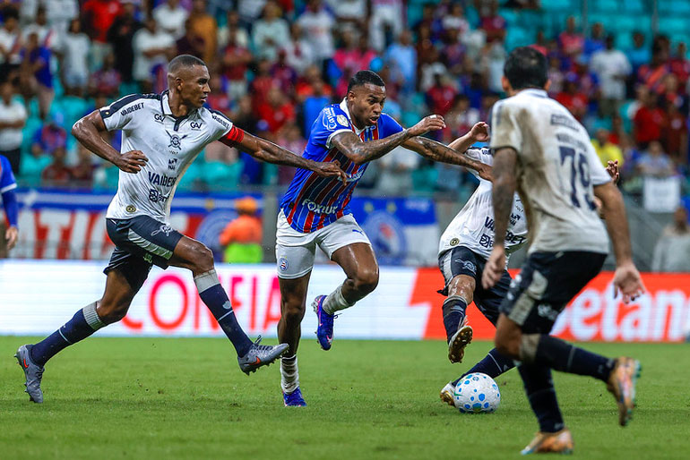 Bahia naufraga contra o Remo na Fonte Nova em noite de chuva